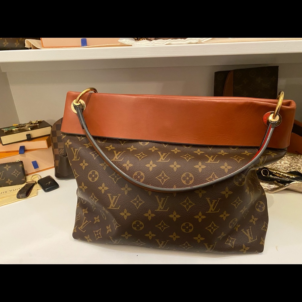 Louis Vuitton Tuileries Hobo - Picture 12 of 16